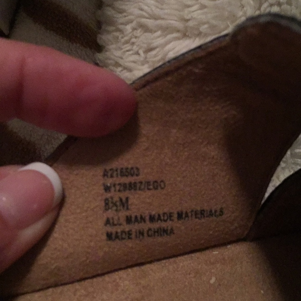 Shoes - Picture 5 of 6